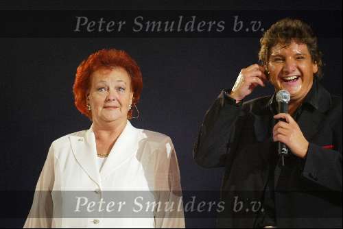 Rotterdam 5 oktober 2002
Rene Froger optreden in AHOY
Rene met  Mien Froger