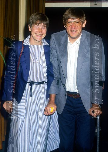 Gerrie Kneteman 1983 op krukken na een zwaar ongeval
samen met zijn vrouw Gre Kneteman
