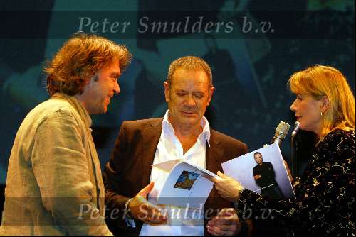 Amsterdam 22 oktober 2002
Rob de Nijs in Carre , 40 jaar artiest
Rob met Govert de Roos
