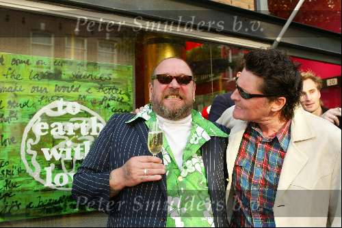 Amsterdam 12 oktober 2003
Barry Hay en Henk Schiffmacher
