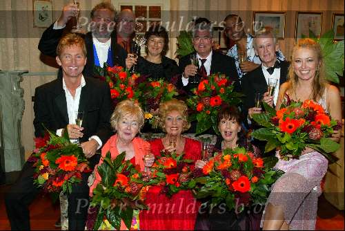 Amersfoort 12 oktober 2003
Premiere zeg ns Aa in de flint
manfred de graaf sjoukje hooymaayer carry tefsen hans cornelisse en kiki classen