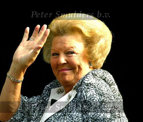Amsterdam 3 oktober 2003
Koningin Beatrix bij paleis op de dam