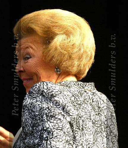 Amsterdam 3 oktober 2003
Koningin Beatrix bij paleis op de dam