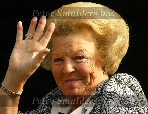 Amsterdam 3 oktober 2003
Koningin Beatrix bij paleis op de dam