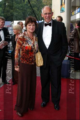 Utrecht 3 oktober 2003
Uitreiking gouden kalveren in schouwburg utrecht
Linda v Dijck met Hans Dijkstal