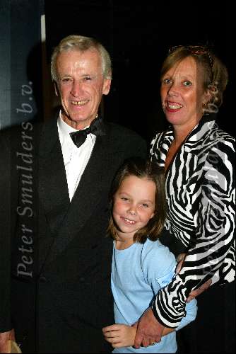 Amersfoort 12 oktober 2003
Premiere zeg ns Aa in de flint
Manfred de Graaf met vrouw en dochter