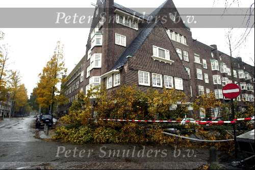 Amsterdam 27 oktober 2002
Huis Mariska  Hulscher  boom op huis gevallen