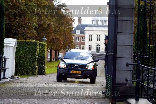 Den Haag 5 oktober 2003
Prins Willem Alexander rijdt weg bij huis ten bosch