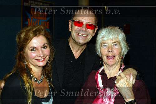 Amsterdam 22 oktober 2002
Rob de Nijs in Carre , 40 jaar artiest
Rob de Nijs met Belinda Meuldijk en schoonmoeder