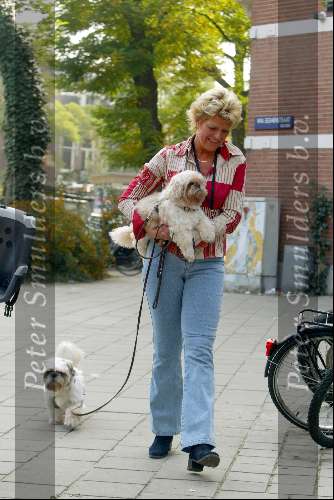 Amsterdam 3 oktober 2003
Simone Kleinsma met hondjes