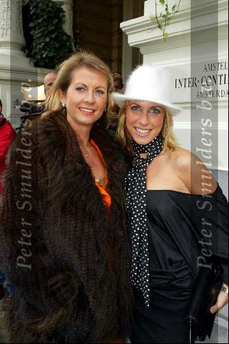 Amsterdam 6 oktober 2003
Beau Monde awards in het amstel hotel
Vivan Reijs met moeder Meddy Reijs