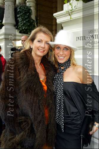 Amsterdam 6 oktober 2003
Beau Monde awards in het amstel hotel
Vivan Reijs met moeder Meddy Reijs