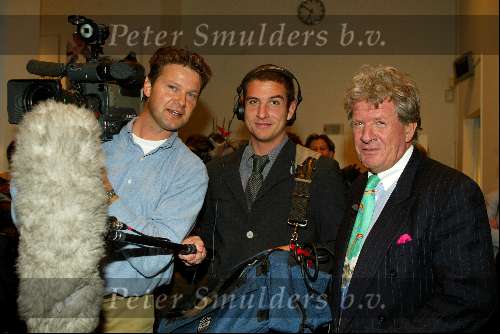 Tilburg 13 oktober 2003
Premiere kunt u mij de weg naar hamelen vertellen...
Willibrord Frequin met cameraman