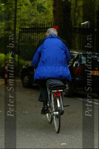 Amsterdam 2 oktober 2003
Wim Kok op de fiets