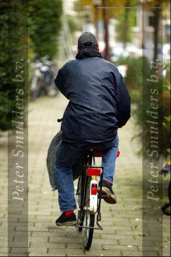 Amsterdam 27 oktober 2002
Zwerver steelt kleren uit Leger des Heils bak