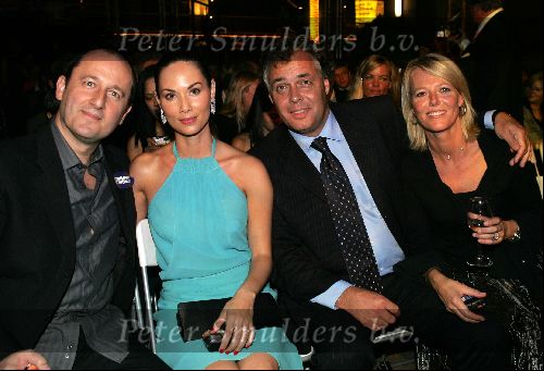 Hong Kong 9 oktober 2004
Princess Model of the world verkiezing.
Aad Ouborg met Dorien en Terri Halliday met vriend