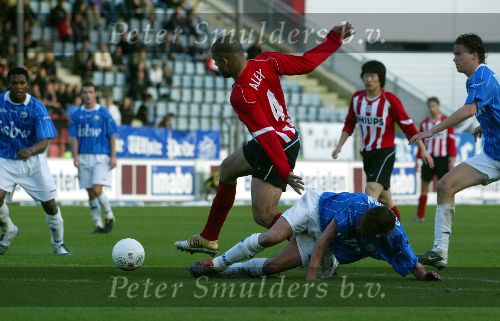 Den bosch, 7 november 2004
FC Den bosch-PSV, eindstand 0-3
Alex op weg naar 0-2