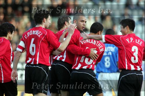 Den bosch, 7 november 2004
FC Den bosch-PSV, eindstand 0-3
Alex Vonlanthen Mark v bommel Lee