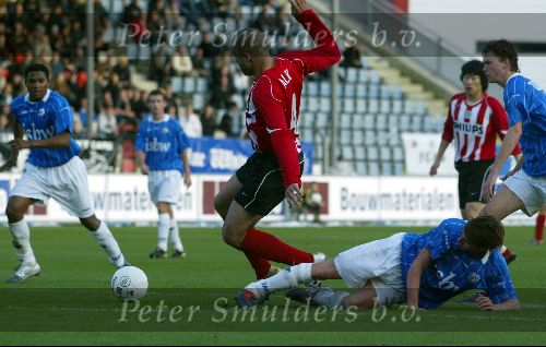 Den bosch, 7 november 2004
FC Den bosch-PSV, eindstand 0-3
Alex op weg naar 0-2