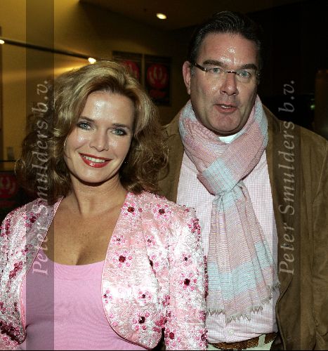 Amsterdam 26 oktober 2004
Premiere Gay in Pathe de Munt.
Anita Schuts met een vriend