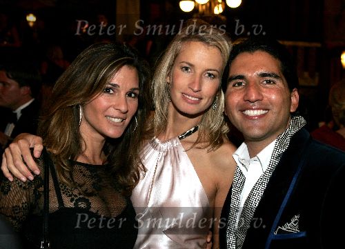 Amsterdam 18 oktober 2004
Uitreiking Beau Monde awards in Tuschinski.
Anouk Voorveld Quinty Trustfull en Rodrigo Otazu