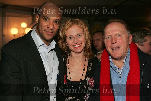 Zevenbergen 21 oktober 2004.
Voetballen voor Villa Pardoes
Jimmy Geduld Ariane Spier en Rene v d Kerkhof
