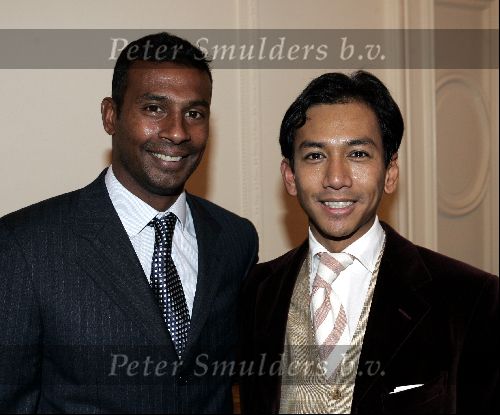Zeist 26 oktober 2004
Presentatie dvd Wibi Soerjadi in zijn huis.
Wibi met Aron Winter