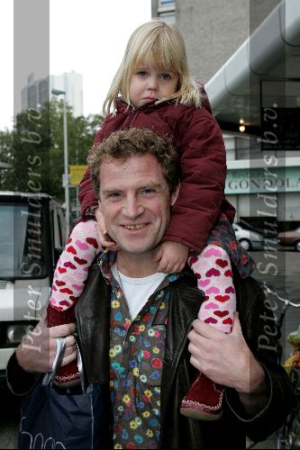 Rotterdam 16 oktober 2004
Premiere Film van ome Willem in Luxor theater.
Bart Oomen met dochter