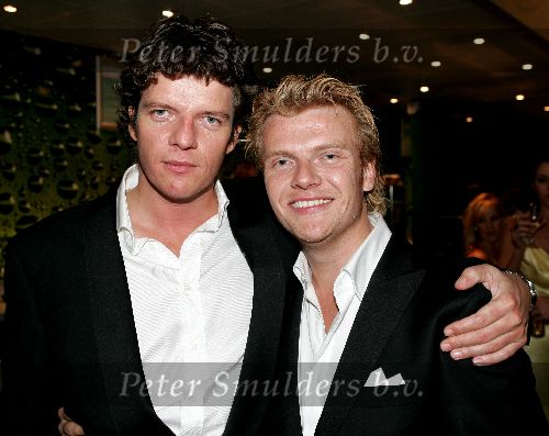 Amsterdam 21 oktober 2004
Uitreiking van de televizierring in HMH.
Bastiaan Ragas en zijn broer