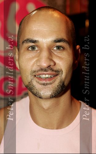 Amsterdam 26 oktober 2004
Premiere Gay in Pathe de Munt.
Bjorn Muller met beugel