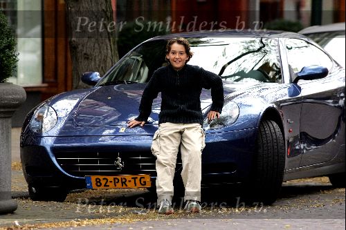 Amsterdam 31 oktober 2004
Zoon Bram Moszkowicz bij Ferrari op cornelis schuytstraat