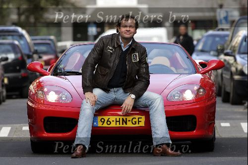 Amsterdam 22 oktober 2004
Chris Luken in zijn rode ferrari cabrio