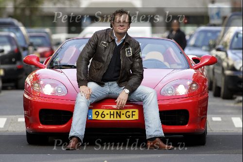 Amsterdam 22 oktober 2004
Chris Luken in zijn rode ferrari cabrio