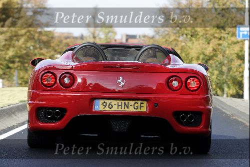 Amsterdam 22 oktober 2004
Chris Luken in zijn rode ferrari cabrio