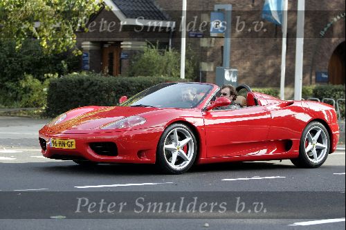 Amsterdam 22 oktober 2004
Chris Luken in zijn rode ferrari cabrio