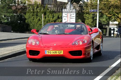 Amsterdam 22 oktober 2004
Chris Luken in zijn rode ferrari cabrio