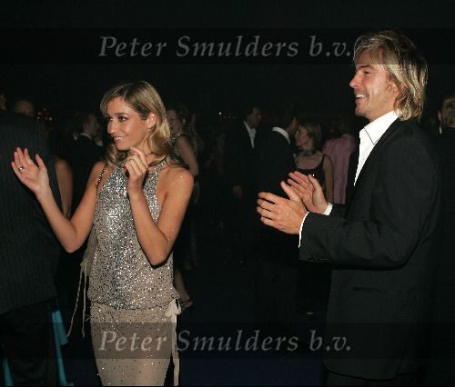 Amsterdam 21 oktober 2004
Uitreiking van de televizierring in HMH.
Wendy v Dijk met Chris Zeegers dansend