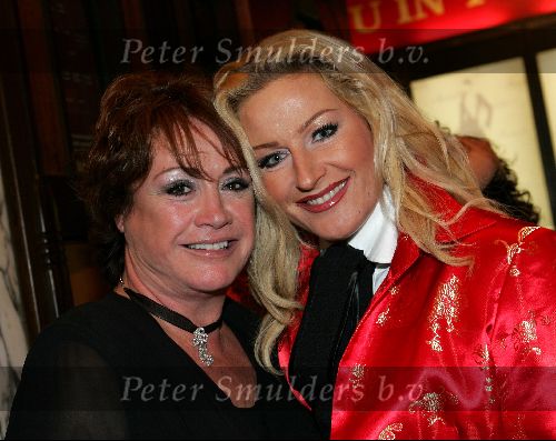 Amsterdam 18 oktober 2004
Uitreiking Beau Monde awards in Tuschinski.
Viola Holt en Christine v d Horst