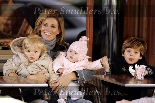 Amsterdam 22 oktober 2004
Danielle Overgaag met Fiene en Tijmen en zoontje van vriendin