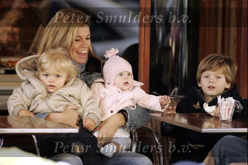 Amsterdam 22 oktober 2004
Danielle Overgaag met Fiene en Tijmen en zoontje van vriendin