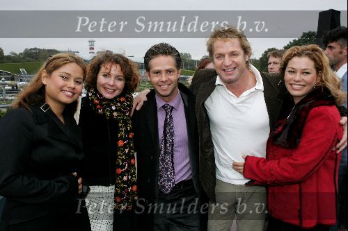 Den Haag 4 oktober 2004
Presentatie  van het plaatsen van het circustheater in Madurodam.  Danny de Munk met Linda Wagemakers Tony Neef Antje Monteiro en Maaike Widdershoven
