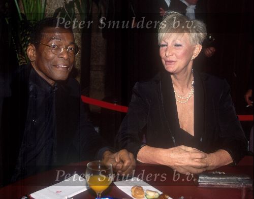Donald Jones met ex-vrouw Adele bloemendaal en vader van John Jones )
Overleden op 6 november 2004 op 72 jarige leeftijd