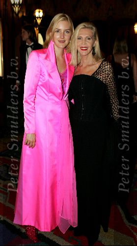 Amsterdam 18 oktober 2004
Uitreiking Beau Monde awards in Tuschinski.
Elly Koot met dochter