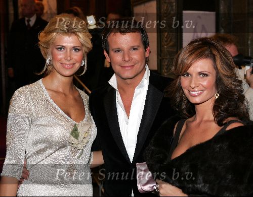 Amsterdam 18 oktober 2004
Uitreiking Beau Monde awards in Tuschinski.
Estelle Gullit Leco v Zadelhoff en Leontine Borsato