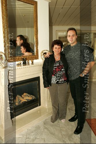 Fijnaart 23 oktober 2004
Frans Bauer bij openhaard