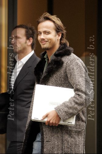 Amsterdam 15 oktober 2004
Geert Hoes met laptop op PC Hooftstraat