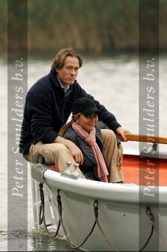 Nigtevecht 17 oktober 2004
Jort Kelder en Georgina Verbaan varen met hun sloep op de Vecht.
