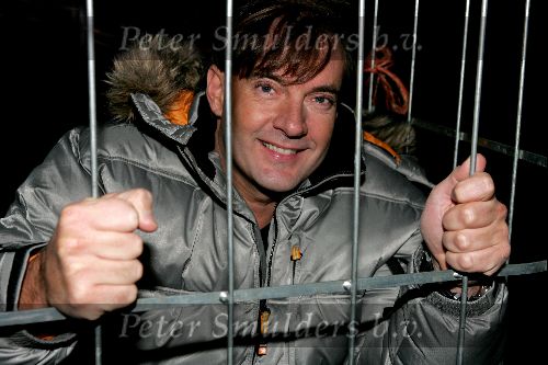 Zevenbergen 21 oktober 2004
Gerard Joling achter de tralies.