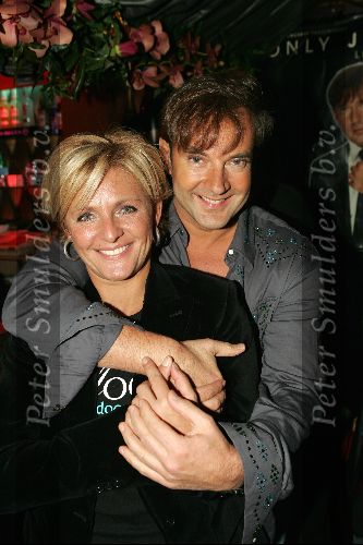 Amsterdam 27 oktober 2004
Presentatie boek van Leco v Zadelhoff.
Gerard Joling en  Caroline Tensen