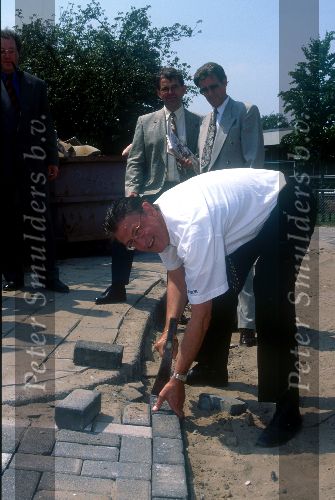 5 Juni 1996
Gerrie Kneteman in zijn oude vak als stratenmaker